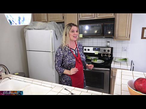 ❤️ Stepmom milking him in the kitchen before his date. ️ Porn video at en-gb.xxx050890.ru
